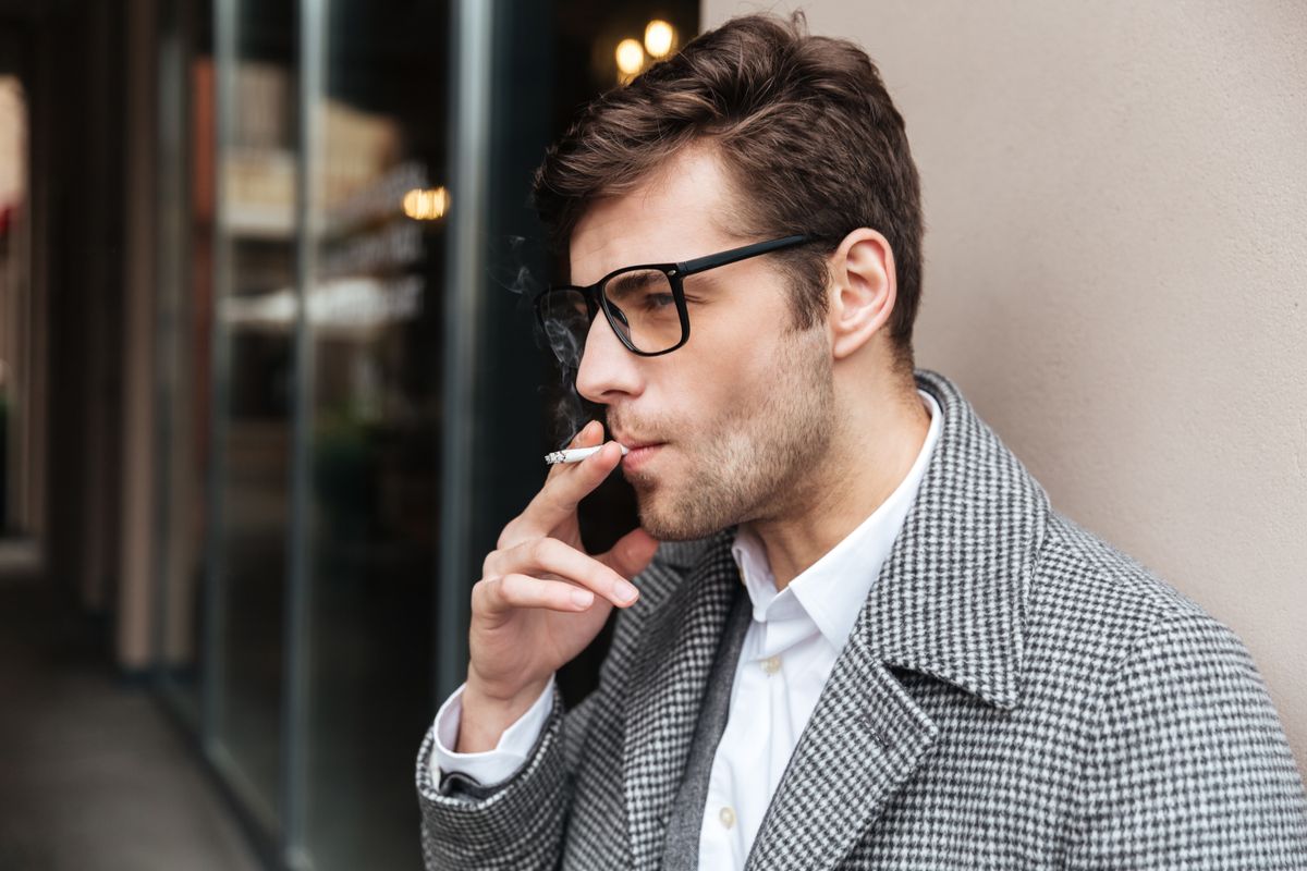 Onderzoek toont aan dat rokers een 'extra week verlof' hebben als gevolg van hun rookpauzes