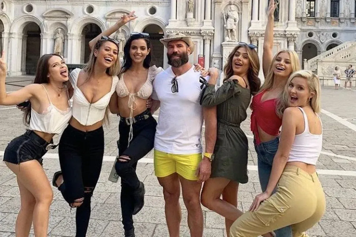 Hoeveel keer doet een 'pro' het? Vrouwenzot Dan Bilzerian verklapt zijn 'seksvolume'