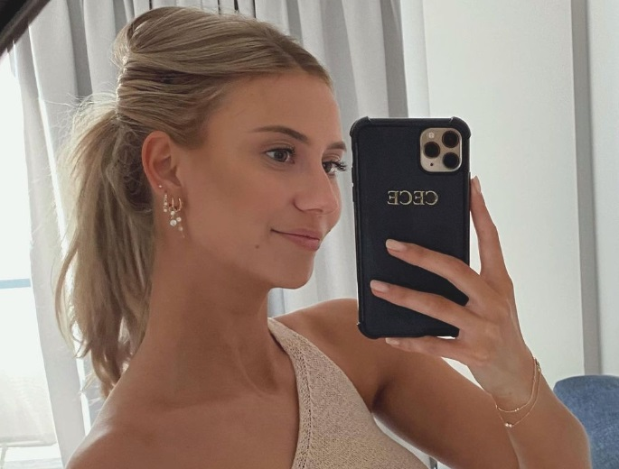 Celine Van Ouytsel imponeert in bikini: "Ferme zeemeermin die aangespoeld is!" (foto's)