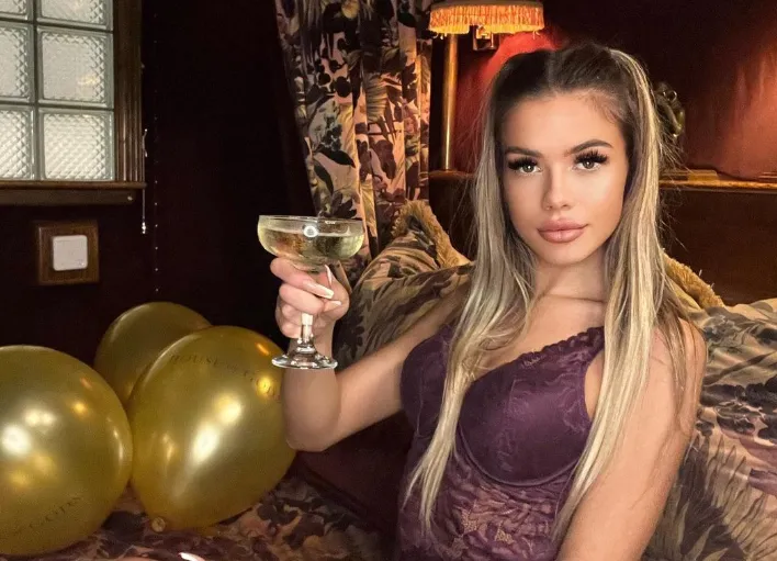 "Mijn hamburger is gebakken! Ik werkte bij McDonalds, maar verdien nu € 1.500 per dag met OnlyFans"