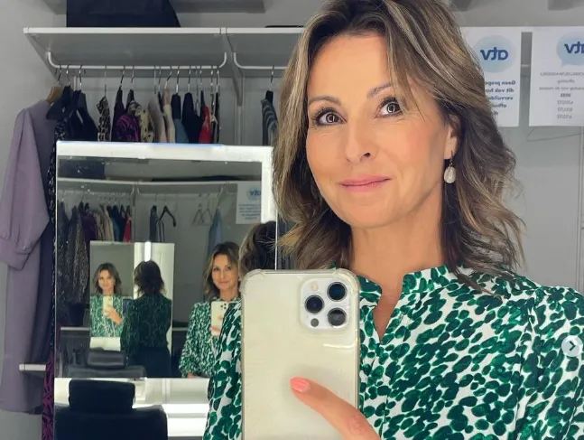 52 zegt u!? Bieke Ilegems zet haar geweldige summer body in de kijker (foto's)