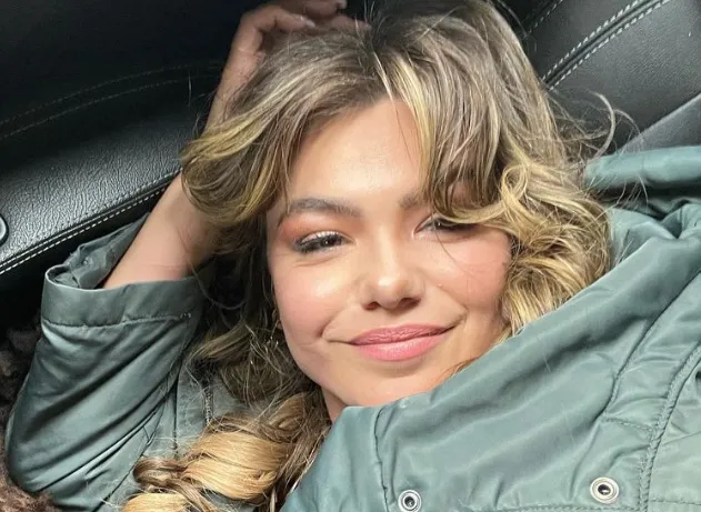 Zweten! Abbey Hoes showt billen en meer tijdens gloeiendhete fotoshoot