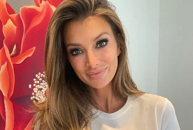 Veronique De Kock (46) maakt nog altijd heel veel indruk in badpak: "Jij bent een godin!" (foto's)