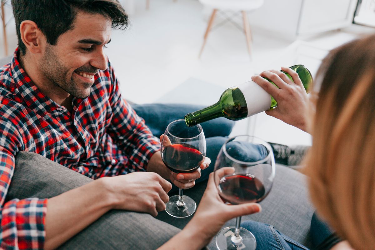 Onderzoek: van rode wijn drinken word je een waanzinnig beest in bed