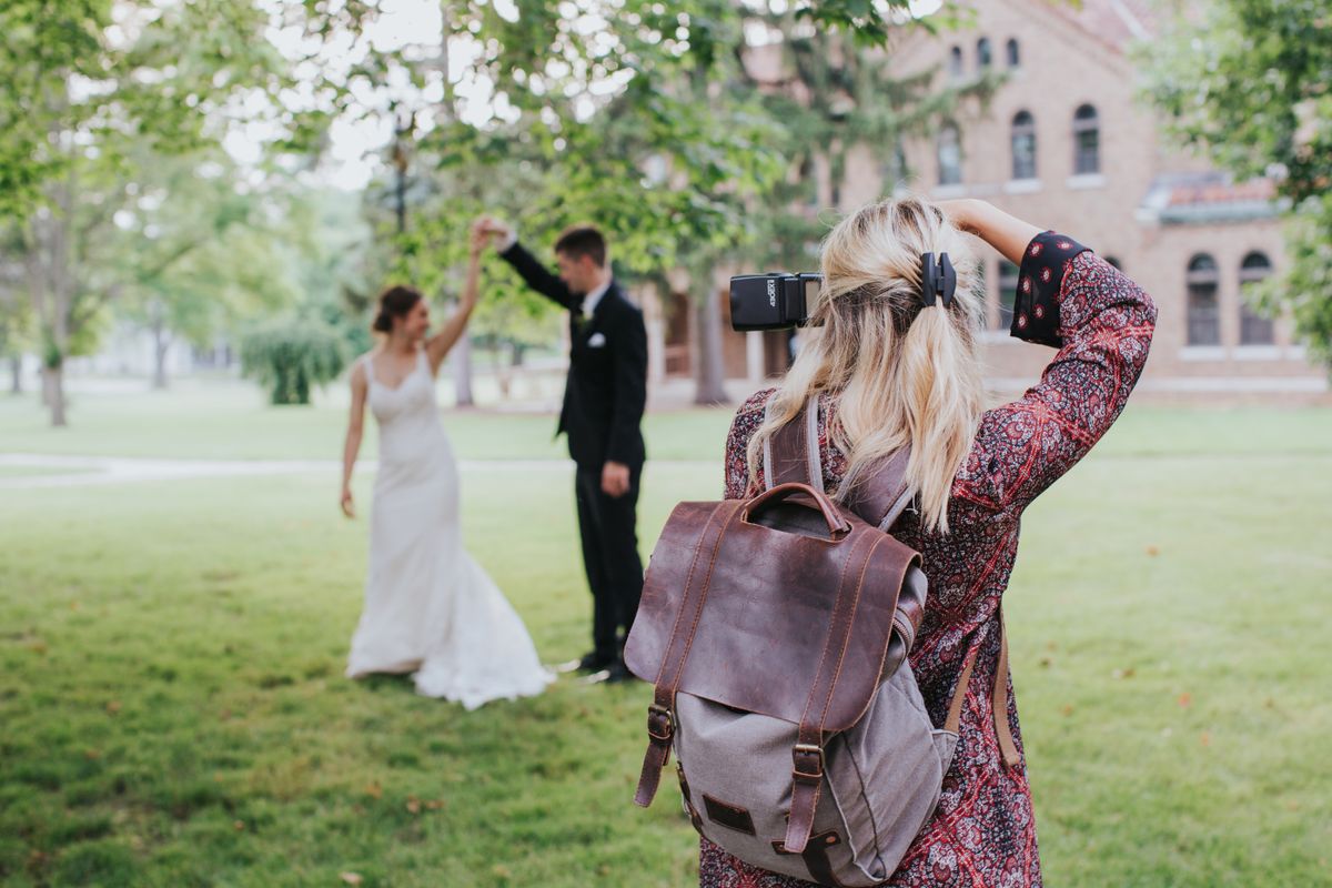 "Ik wil een terugbetaling van mijn huwelijksfoto's nadat mijn man naar bed ging met ... de trouwfotografe"
