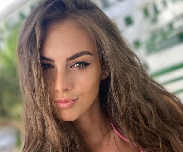 Playboy-model en ex-Love Island Lisa Moerman toont zich 'explosief' in bikini: "Wat een atoombom!" (foto's)