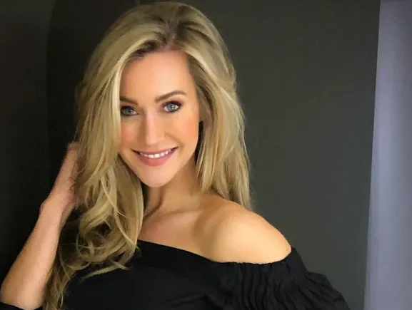 Kim Engelbosch toont met heerlijke strandfoto's dat ze één van de knapste veertigers van Vlaanderen is