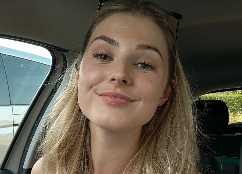 Vlaamse influencer en presentatrice Jaël Ost zet borstvergroting in de kijker met bikiniselfie