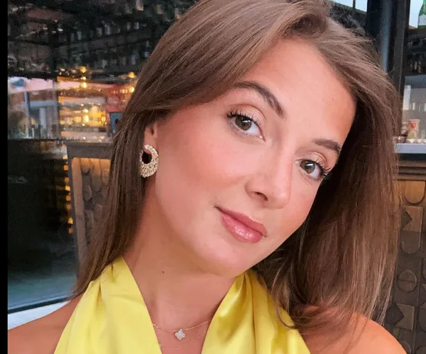 Jamie-Lee Six krijgt het zelf heel warm van haar schaars geklede shoot (foto's / video)