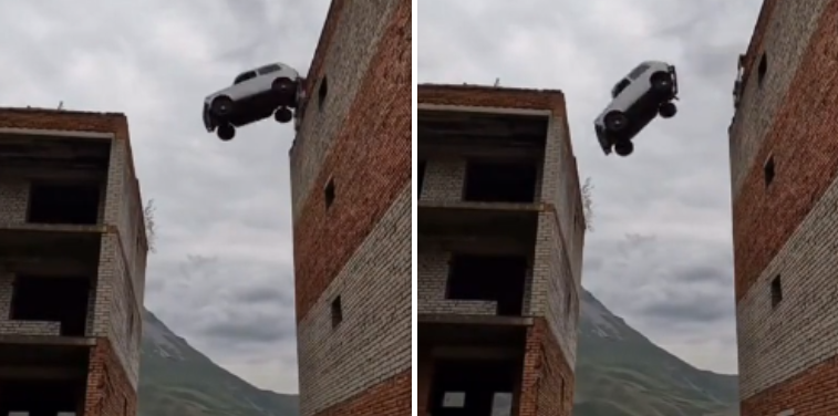 Stuntman moet met auto van ene gebouw naar het andere springen, maar dat gaat serieus fout