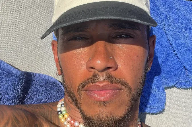 Hallo Verstappen!? Hamilton dankzij riante loonsverhoging best betaalde F1-coureur ooit