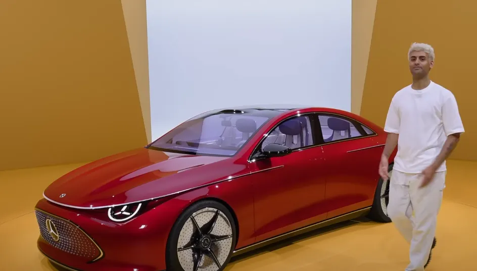 Mercedes zet aanval in op Tesla met nieuwe elektrische auto met groter rijbereik