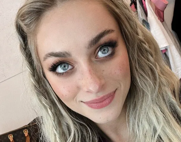 Camille Dhont trakteert ons op een heerlijk bikinifilmpje en andere leuke vakantiebeelden