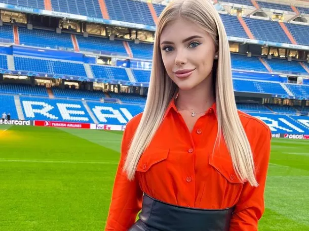 Sorry Filip Joos, maar wij zijn toch iets meer fan van de Oekraïense voetbalpresentatrice Daria (foto's)