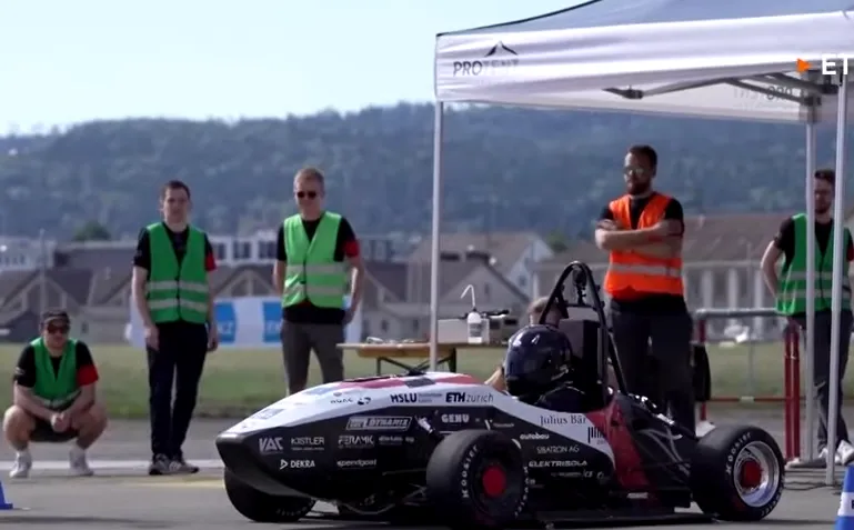 Studenten breken wereldrecord: elektrische auto gaat binnen 1 seconde naar 100 km/u