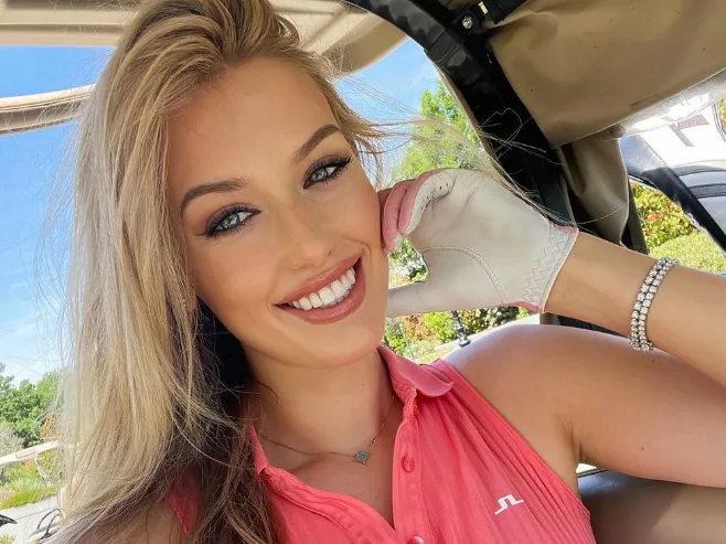 Met golfbabe Annabel Angel willen  we wel eens 18 holes gaan afwerken (foto's)