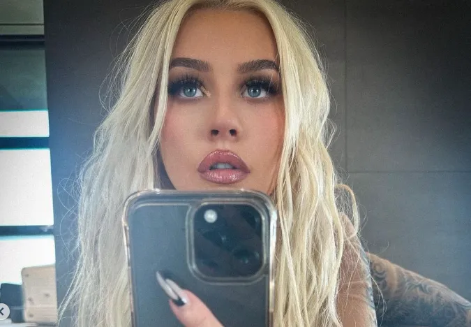 Christina Aguilera 'mooiste vrouw ter wereld gedoopt' nadat ze setje sensuele foto's deelt