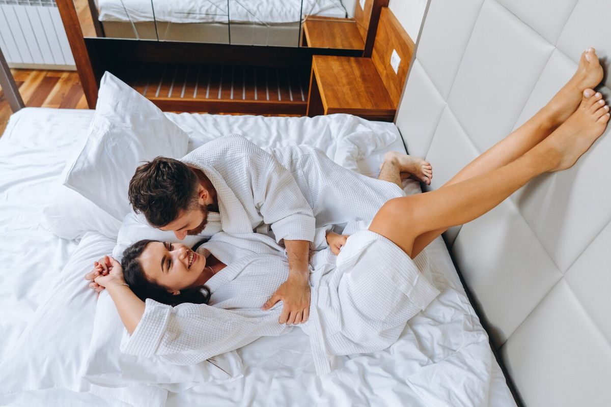 Onderzoek van Durex legt bloot hoeveel vrouwen doen alsof in bed (en dat zijn er best veel)
