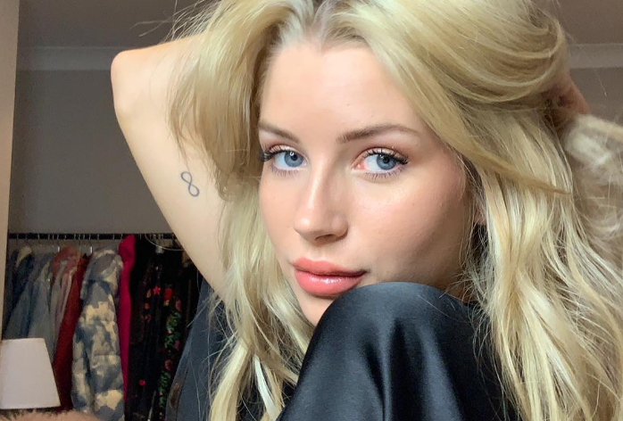 Lottie Moss haalt weer eens enkele van haar pikantere outfits uit de kast (foto's)