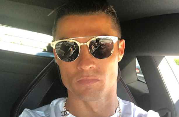 Cristiano Ronaldo verliest titel van 'meest s.exy sporter ter wereld' aan kale vent met bierton