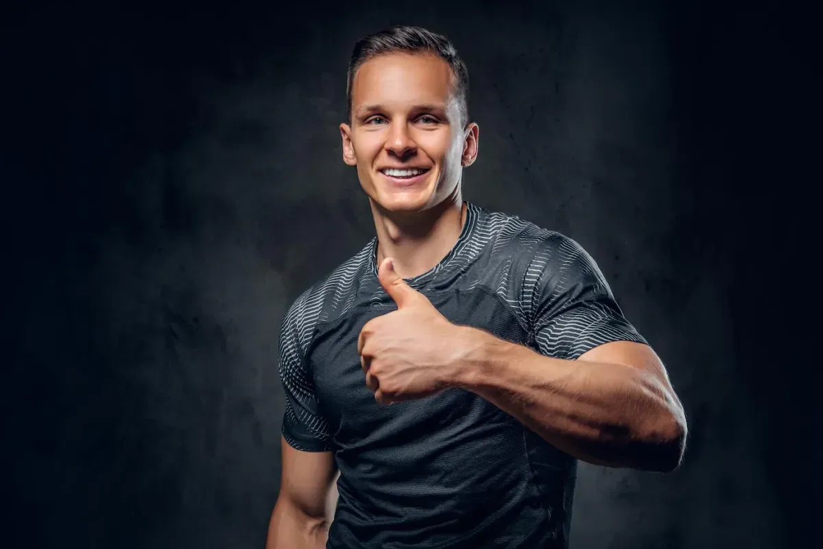 successful sporty male shows his big finger up 613910 1082 65323a9e4fc5d