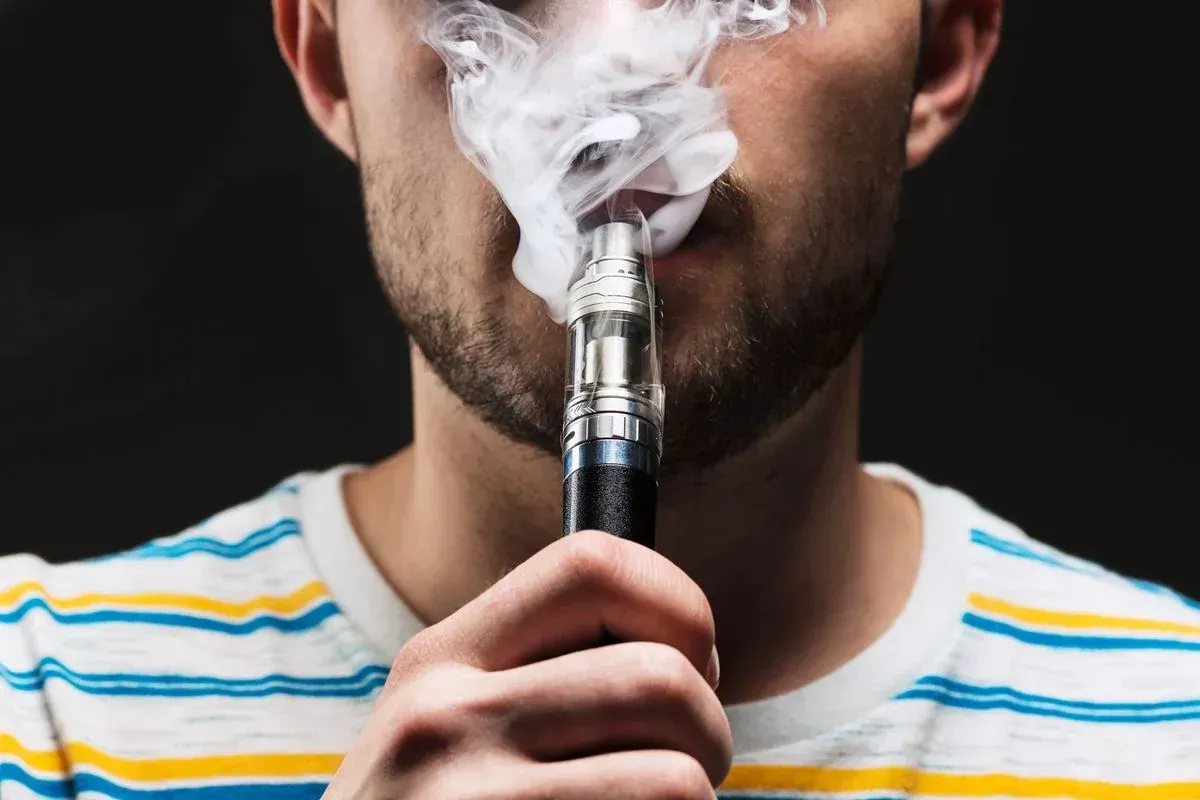 Tandarts waarschuwt voor groot gevaar van e-sigaretten: "Je verliest het helemaal"