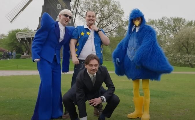 ‘Blauwe vogel’ Appie Mussa haalt in video keihard uit naar Songfestival-organisatie na diskwalificatie Joost Klein