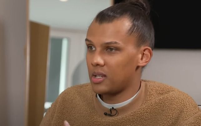 Wat is er met Stromae gebeurd!? Fan deelt foto van haast onherkenbare zanger