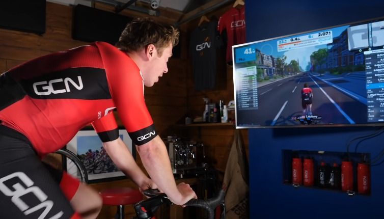 Populair wielerplatform Zwift wordt binnenkort een flink pak duurder