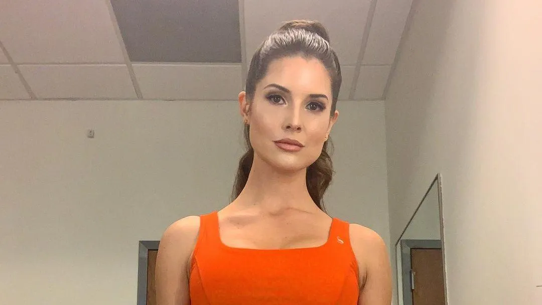 amanda cerny 1200x768