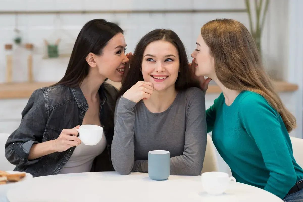 Deze details van jullie 'intieme' leven bespreekt jouw partner met haar vriendinnen tijdens het 'roddeluurtje'