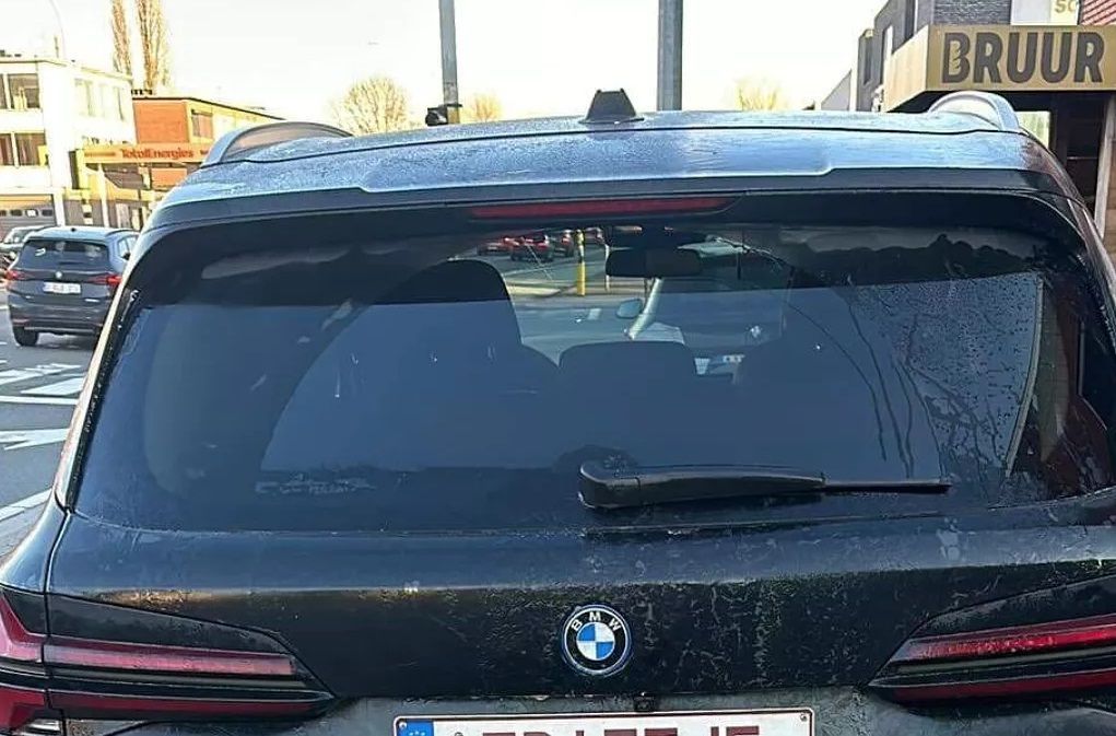 Vlaamse BMW-chauffeur toont met zijn grappige nummerplaat wat zijn favoriete voedsel is