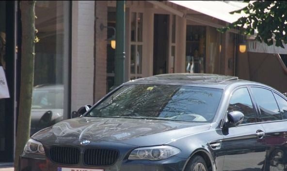 Vlaamse chauffeur heeft zijn BMW voorzien van 'gevaarlijke' nummerplaat: "Da's wel uitpakken..."