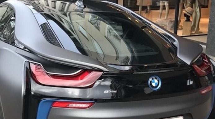 Had deze Vlaamse BMW-eigenaar beter kunnen doen met zijn nummerplaat? Hij hield het wel heel 'droogjes'