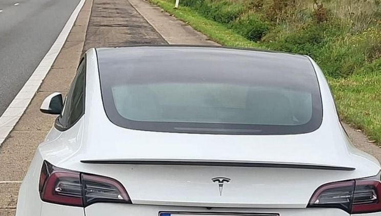 'Speciale' nummerplaat van Tesla lokt veel reactie uit: "Dit kan toch alleen maar in België!"