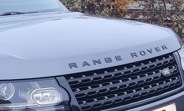 Vlaming met Range Rover maakt de tongen los met zijn nummerplaat: "Hij zou beter een paard kopen"