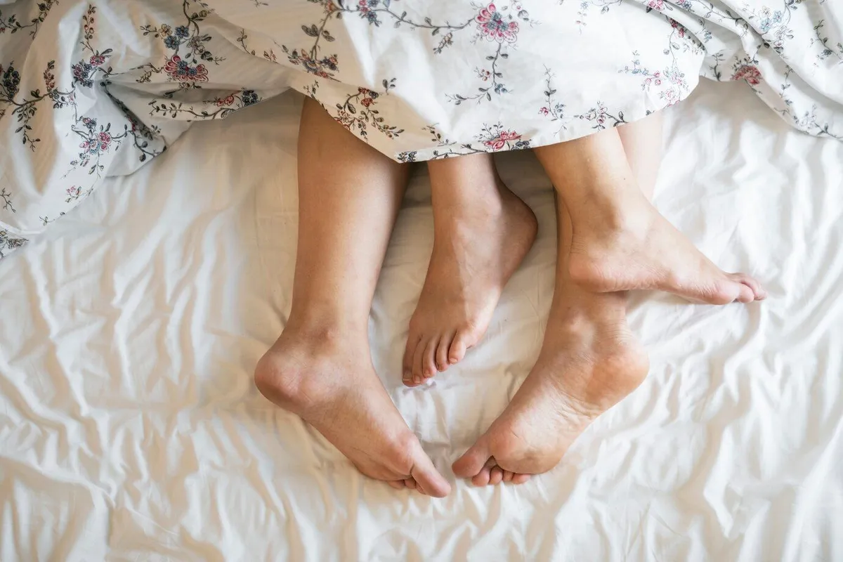 aerial view legs bed 53876 146060