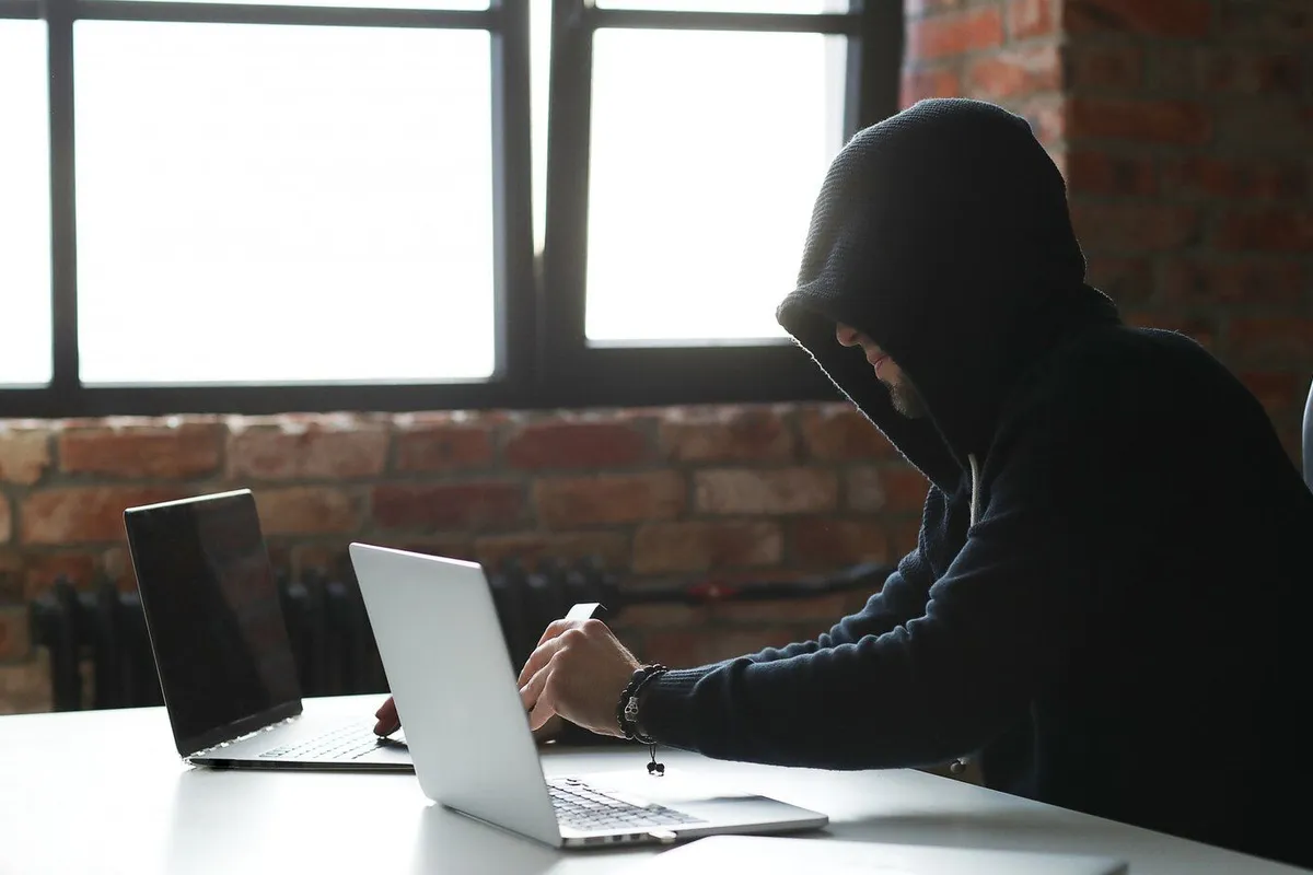 hacker man laptop 144627 25503
