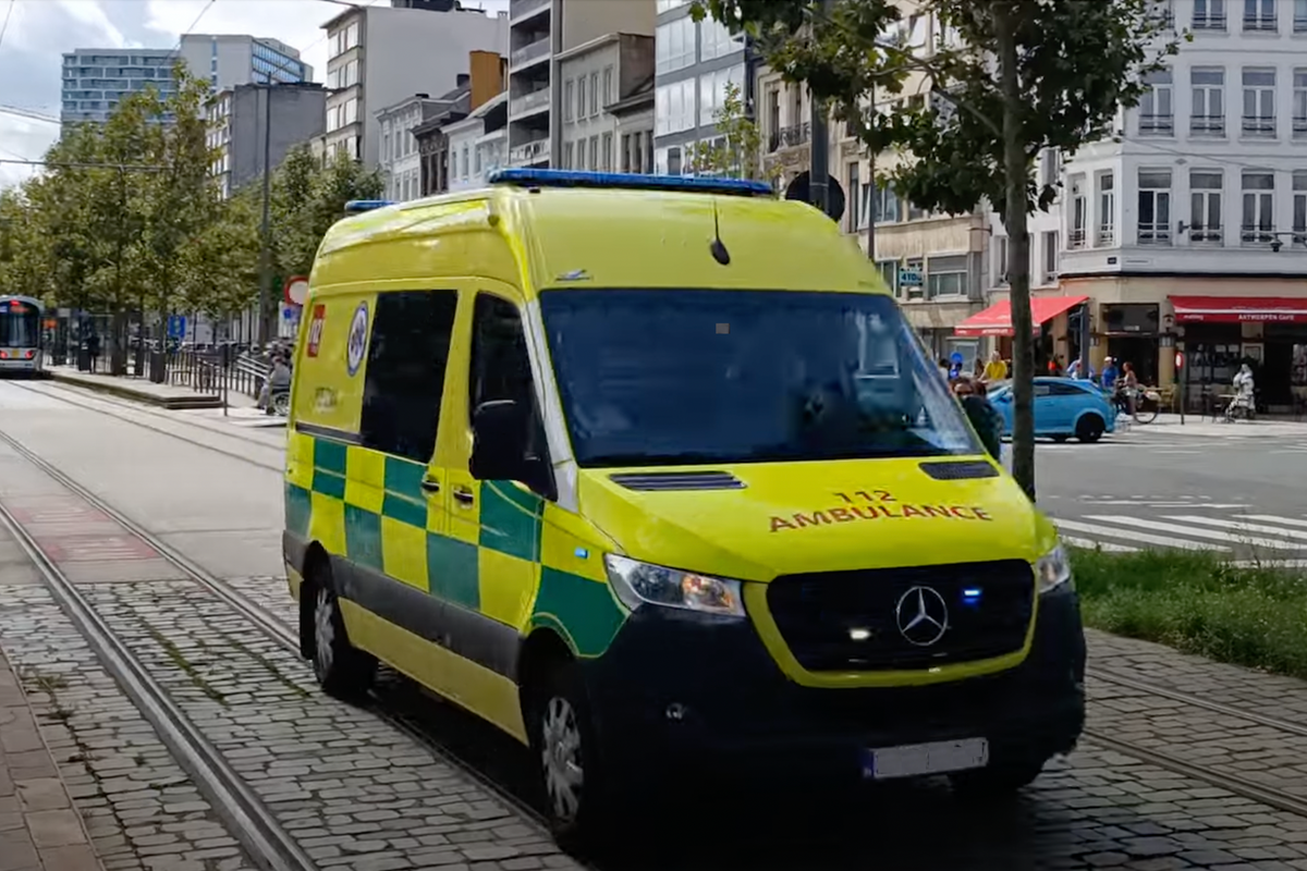 Dit het loon van een Vlaamse ambulancier: "Degelijk, maar mentaal loodzwaar en soms levensgevaarlijk"