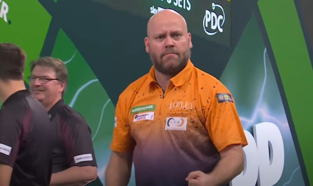 Christian Kist én een dolgelukkige fan verdienen waanzinnig bedrag met eerste 'nine darter' op WK darts