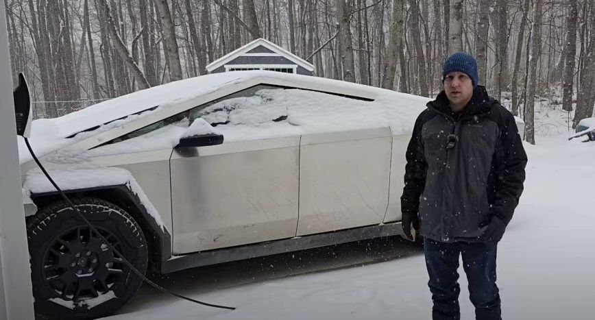 Canadees gebruikt zijn gloednieuwe Tesla Cybertruck bij -18°C, maar dan gaat het helemaal mis