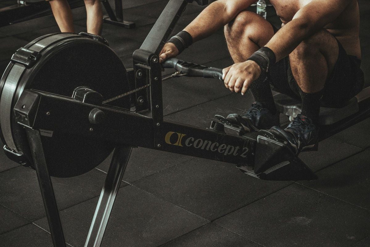 Dit zijn de 5 slechtste fitnesstips die je nooit moet opvolgen, volgens een sportcoach