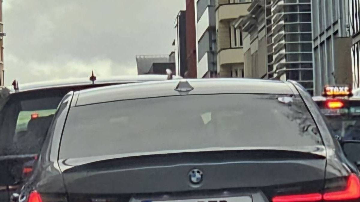 Mensen stellen zich vragen bij de nummerplaat op de BMW van deze Belg: "Leeft die nog?"