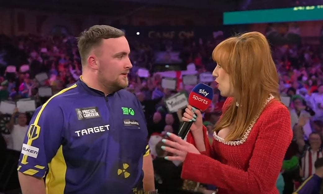 Wereldkampioen darts Luke Littler onthult zijn 'geniale truc' waardoor hij gemakkelijker een 180 kan gooien