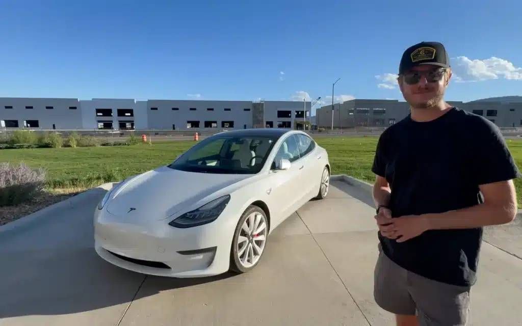 Man koopt tweedehands Tesla Model 3, en toont verborgen kosten en problemen waarmee hij te maken krijgt