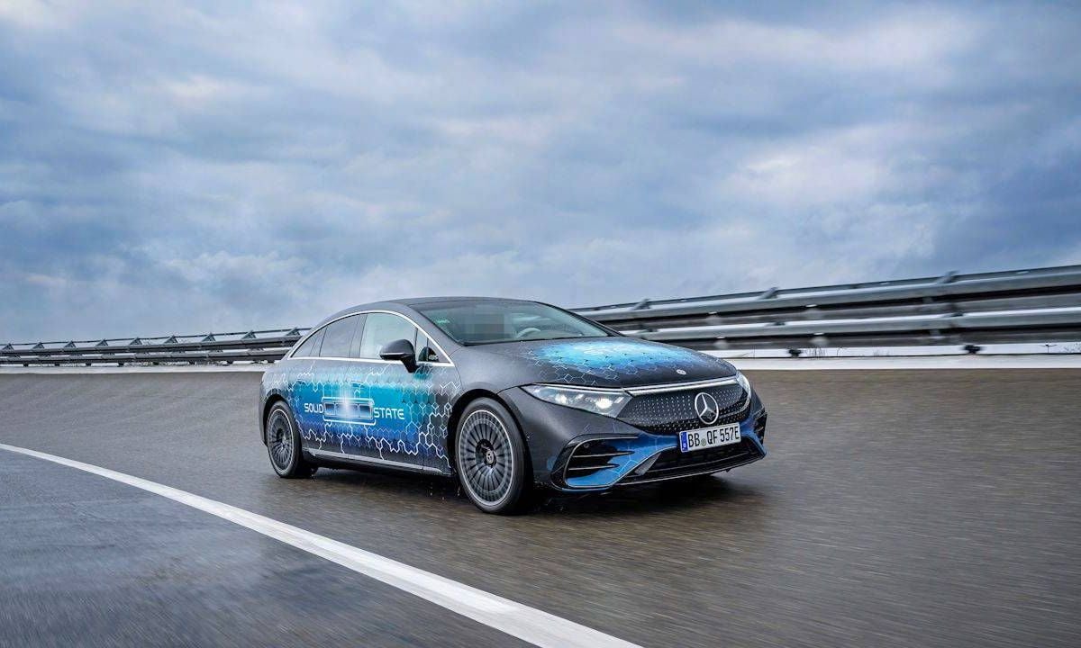 Binnenkort in één ruk naar het zuiden zonder te laden? Mercedes test solid-state batterij die 1.000 km bereik kan leveren