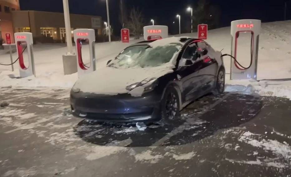 Tesla Model 3 bevriest volledig: dit gebeurde toen de eigenaar hem wilde opladen aan een supercharger