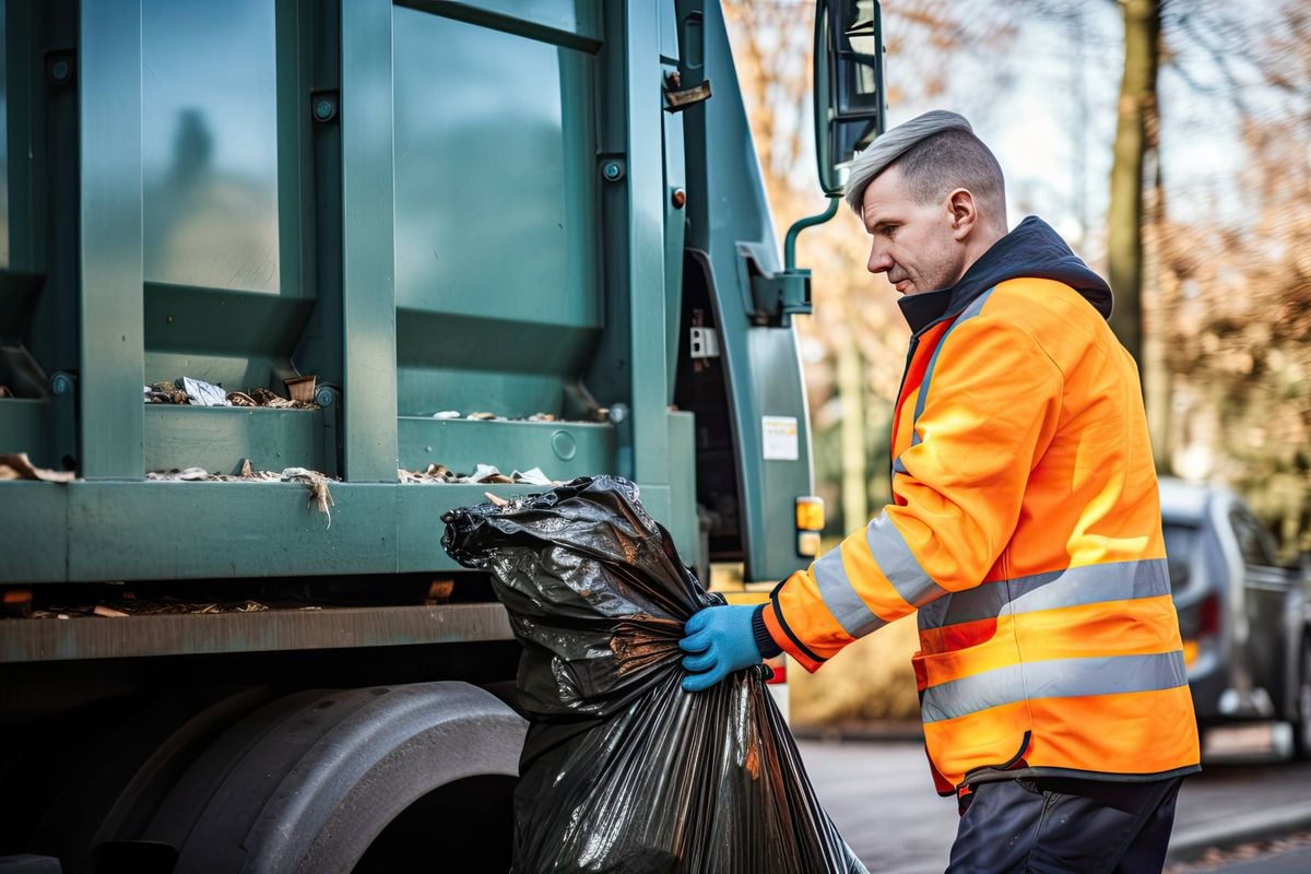 Dit is het loon van een Vlaamse vuilnisophaler: "Zeer goed betaald maar heel zwaar werk"