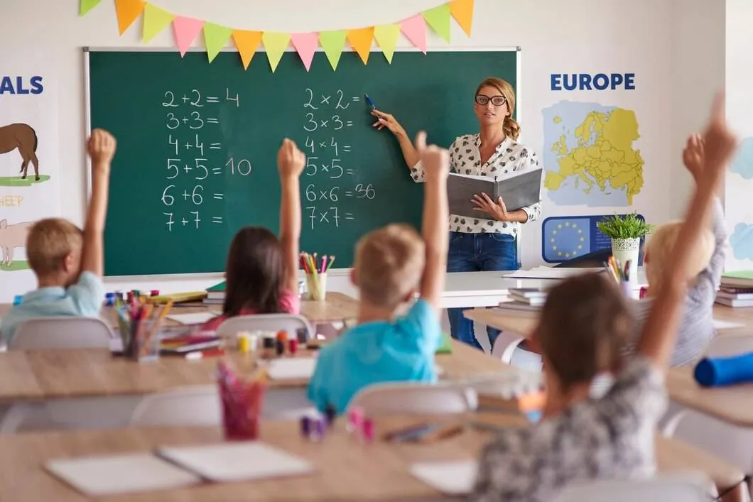 many hands volunteers maths class 329181 14217
