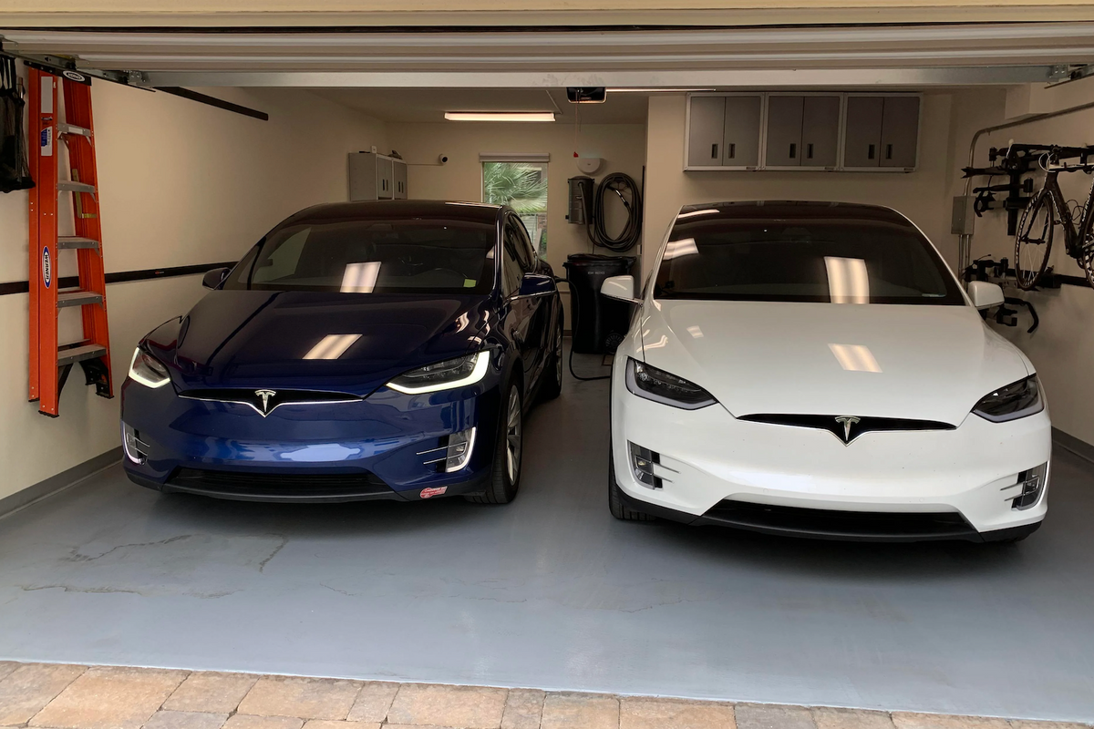 Koppel dat elks een Tesla kocht en wekelijks 800 kilometer rijdt, stomverbaasd na nieuwe elektriciteitsrekening